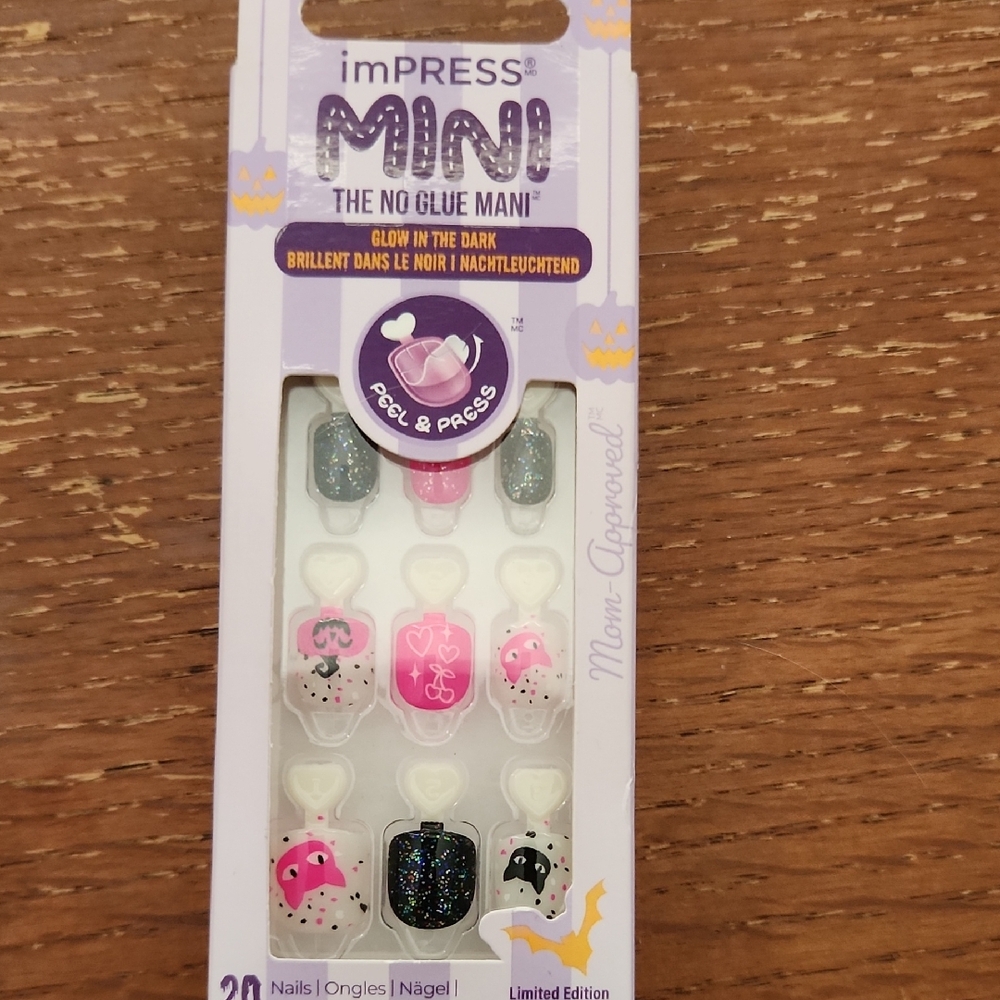 imPRESS Mini Glow-in-the-Dark Kids Nail Set - Pink and Black